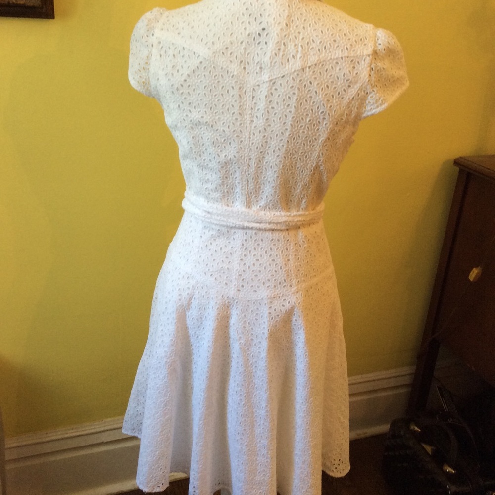 Cute INC White Eyelet Wrap Dress size 8P - Picture 6 of 14